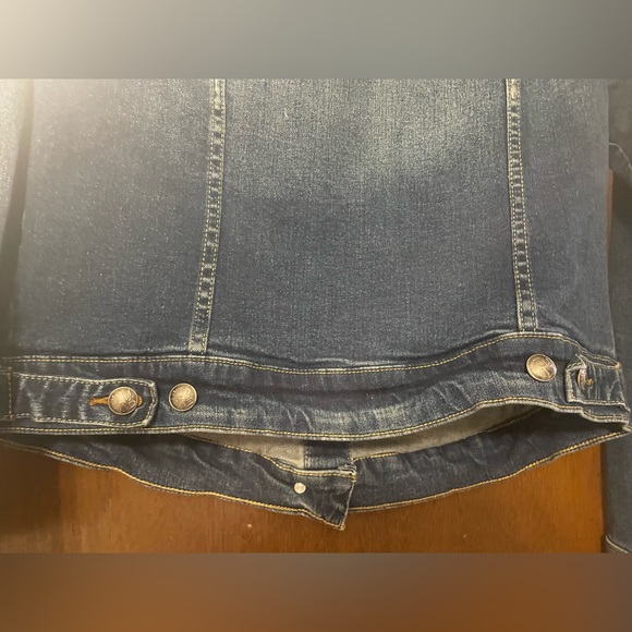 Torrid Classic Medium Wash Denim Jean Trucker Jacket Plus Size 0 Stretch - Picture 11 of 11